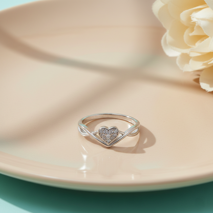 Gorgeous Silver Ring with Heart-Shaped Gem for a Romantic Touch.