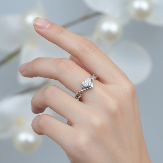 Gorgeous Silver Ring with Heart-Shaped Gem for a Romantic Touch.