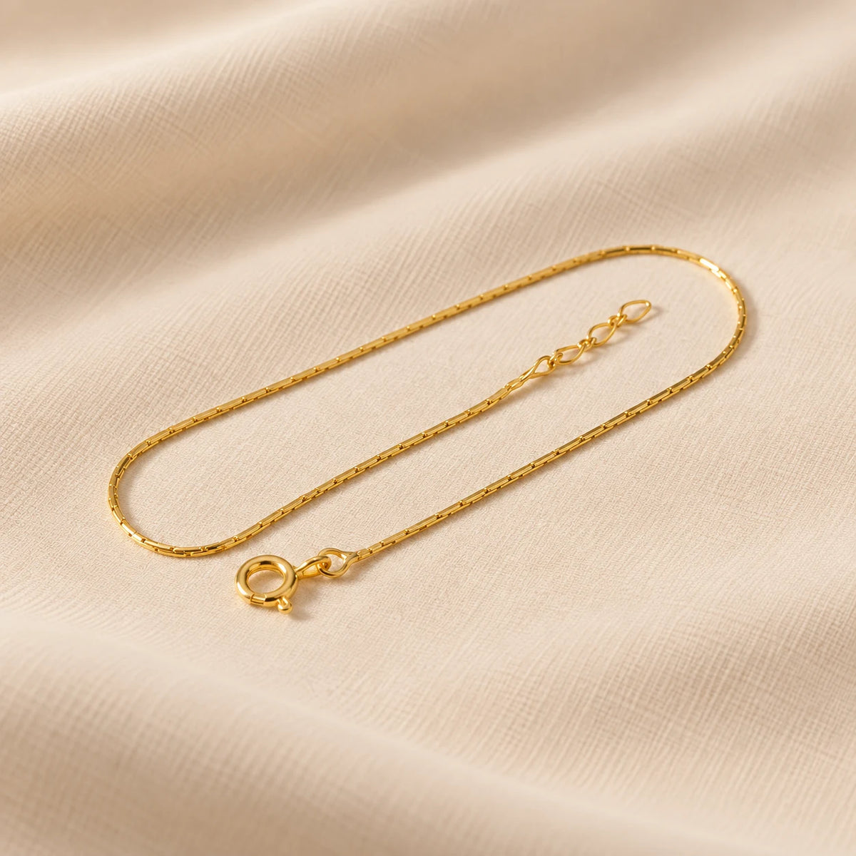 Premium Silver Sleek Chain Bracelet for Women.