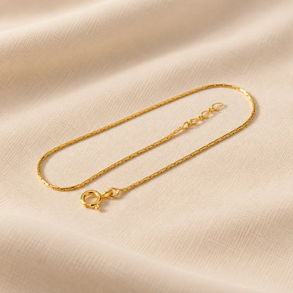 Premium Silver Sleek Chain Bracelet for Women.
