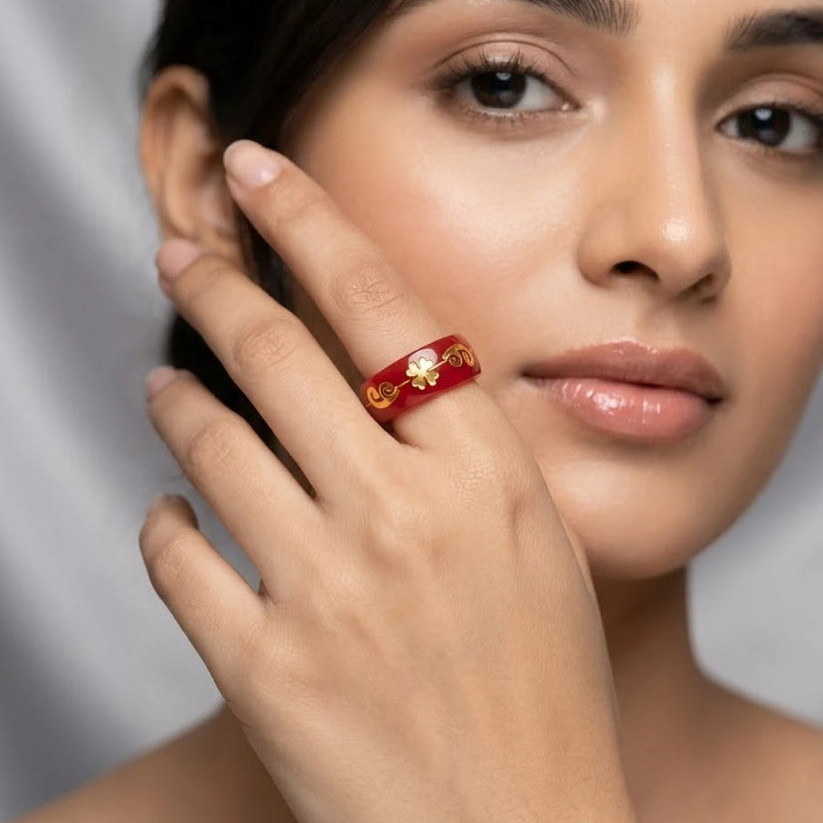 Red Resin Lucky Clover Ring with Gold Inlay – Vintage Minimalist Band Ring