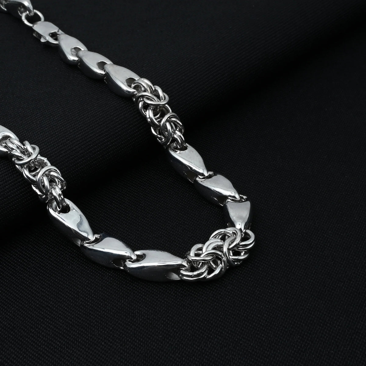 Sleek Knot Design Link Chain For Boys
