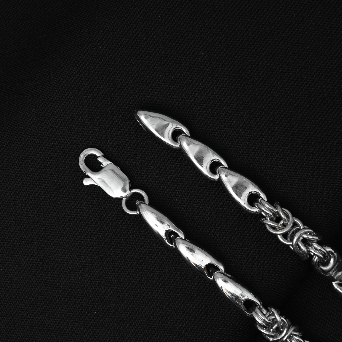 Sleek Knot Design Link Chain For Boys
