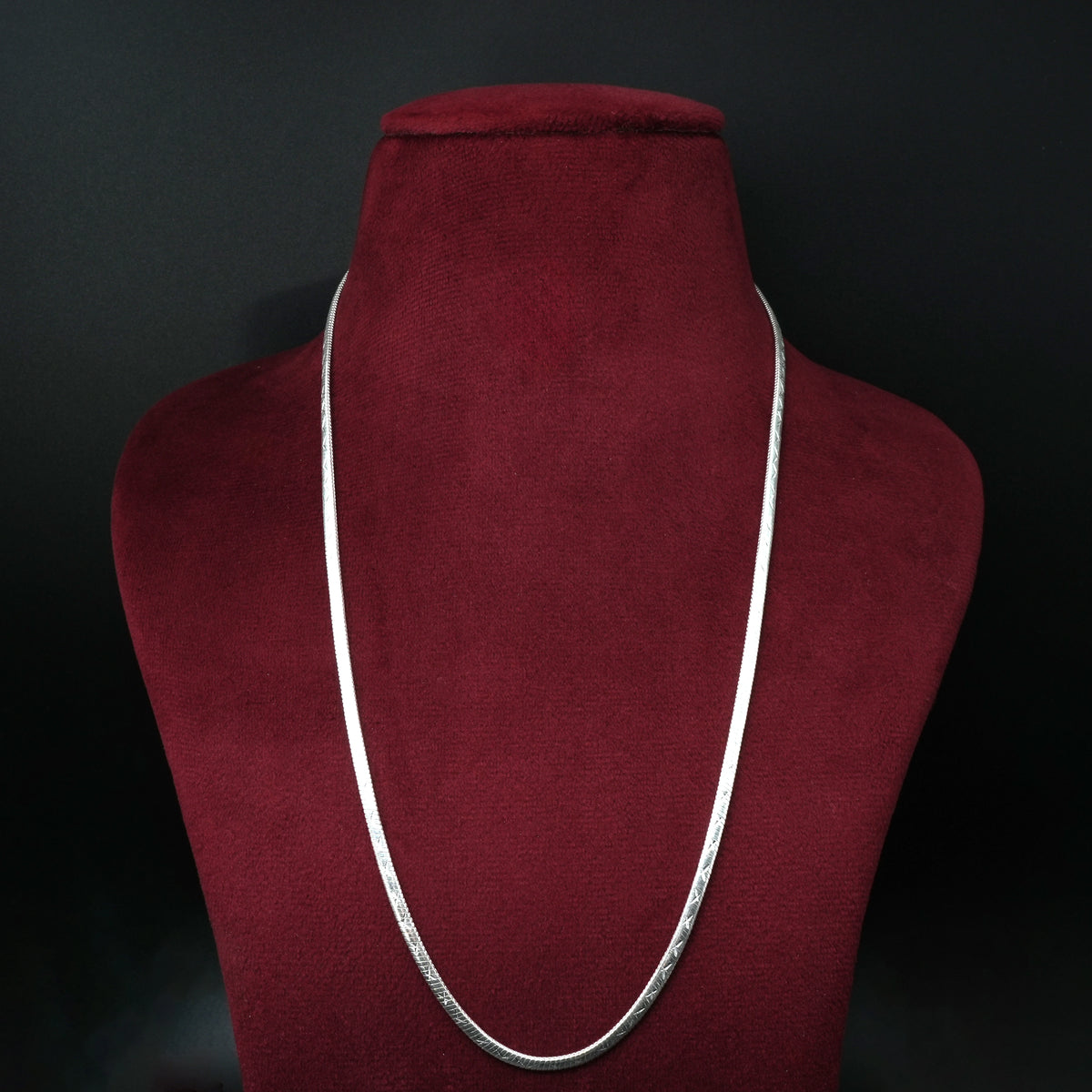 Sleek Silver Chain Lined Engraving For Boys
