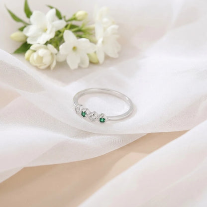 Sterling Silver Ring Featuring Alternating Green and White Stones