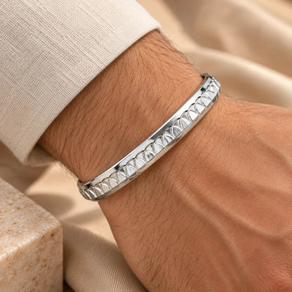 Stylish Inter-circular Design Silver Kada for Boys