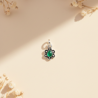 Vintage Style Silver Floral Pendant – Green Stone