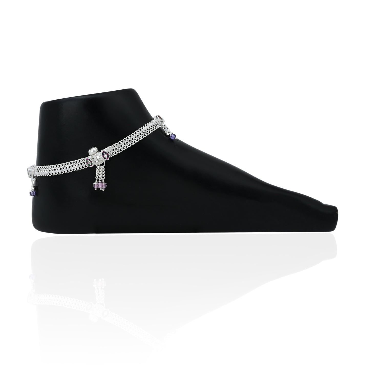 Charming silver anklet with a 'Doli' motif, perfect for couples seeking a meaningful accessory