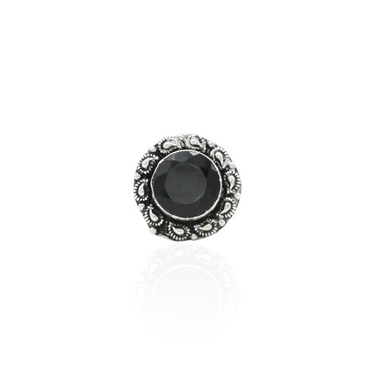 Silver ring with a black stone and shasy border design