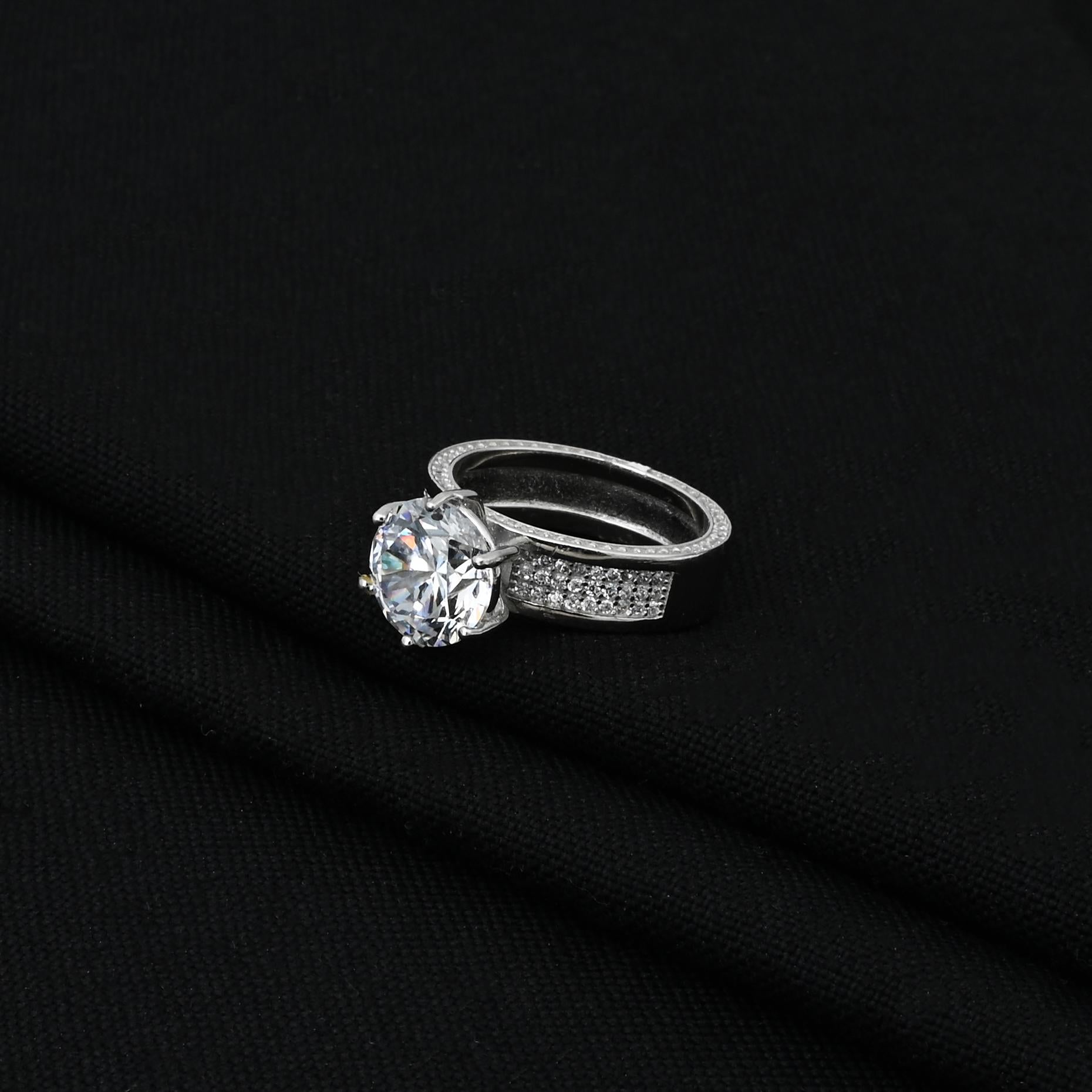 Ultimate Sparkle" 925 silver ring for ladies, showcasing a sparkling cubic zirconia