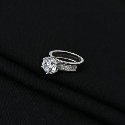 Ultimate Sparkle" 925 silver ring for ladies, showcasing a sparkling cubic zirconia