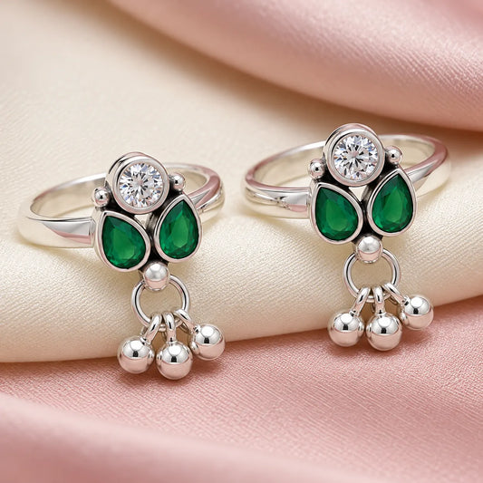 Silver Grace of Green Stone Toe Rings