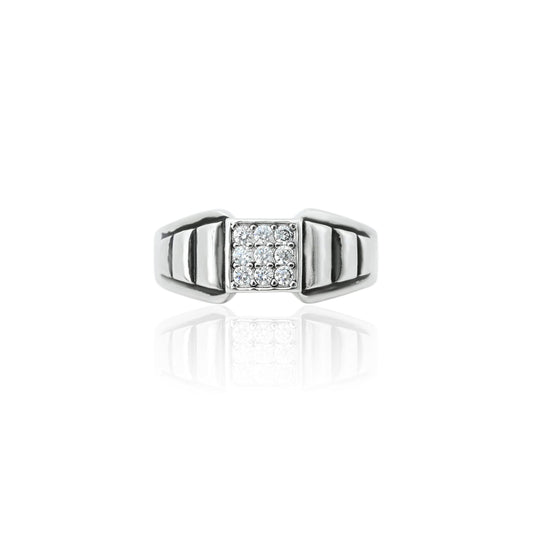 Stylish 925 silver men's ring with a vintage flair, perfect for statement wear.
