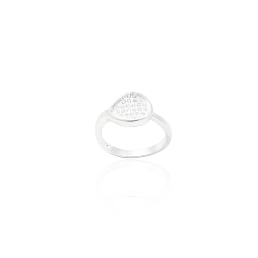 Stylish silver ring with a curved Vanki design, showcasing sparkling accents for a chic appearance