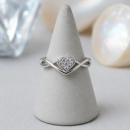 Gorgeous Silver Ring with Heart-Shaped Gem for a Romantic Touch.