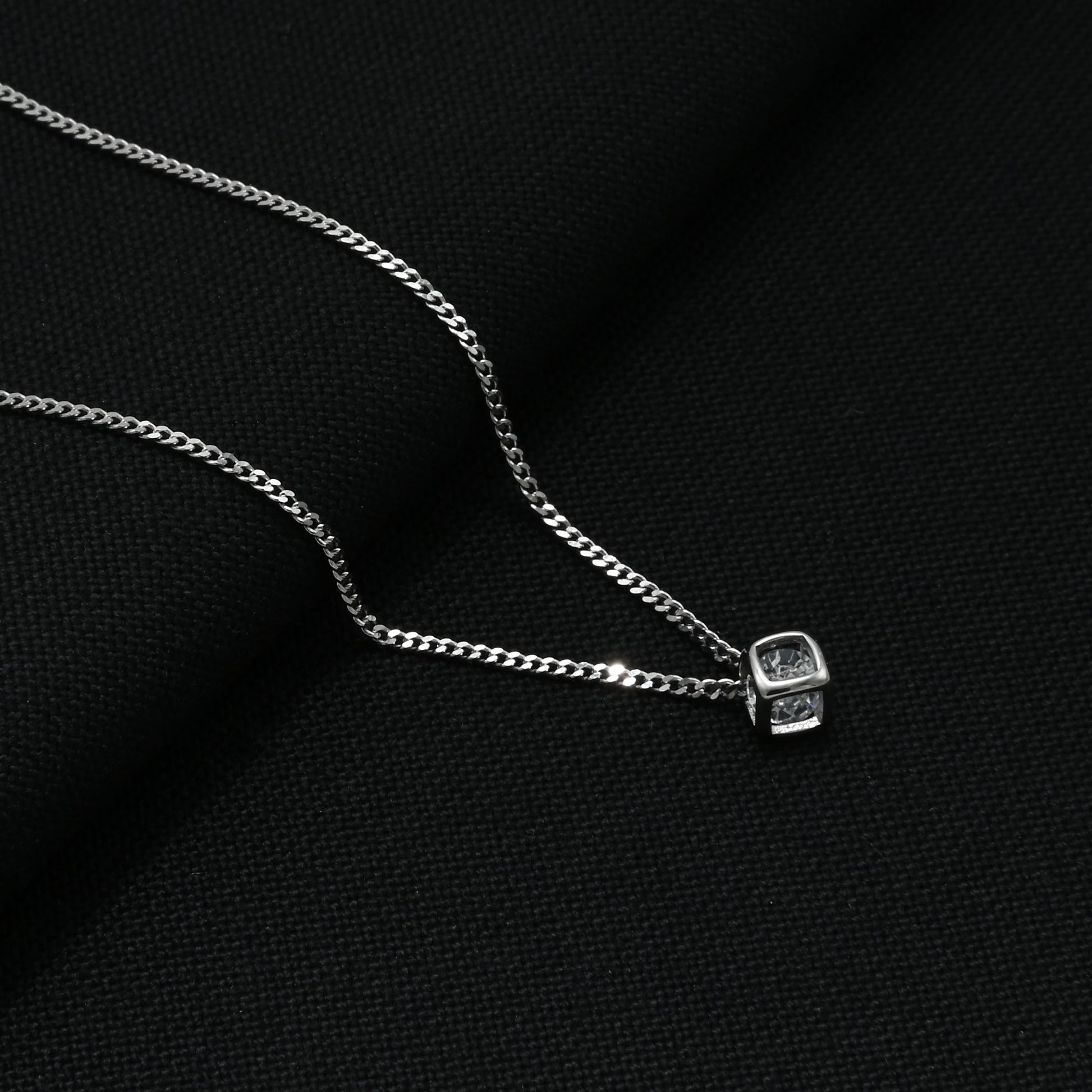 Silver 3D box chain with a sleek pendant design.