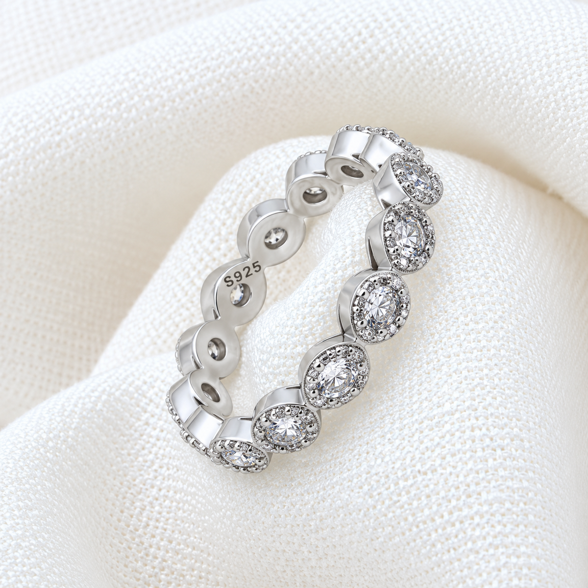 Silver Ring in Link Design