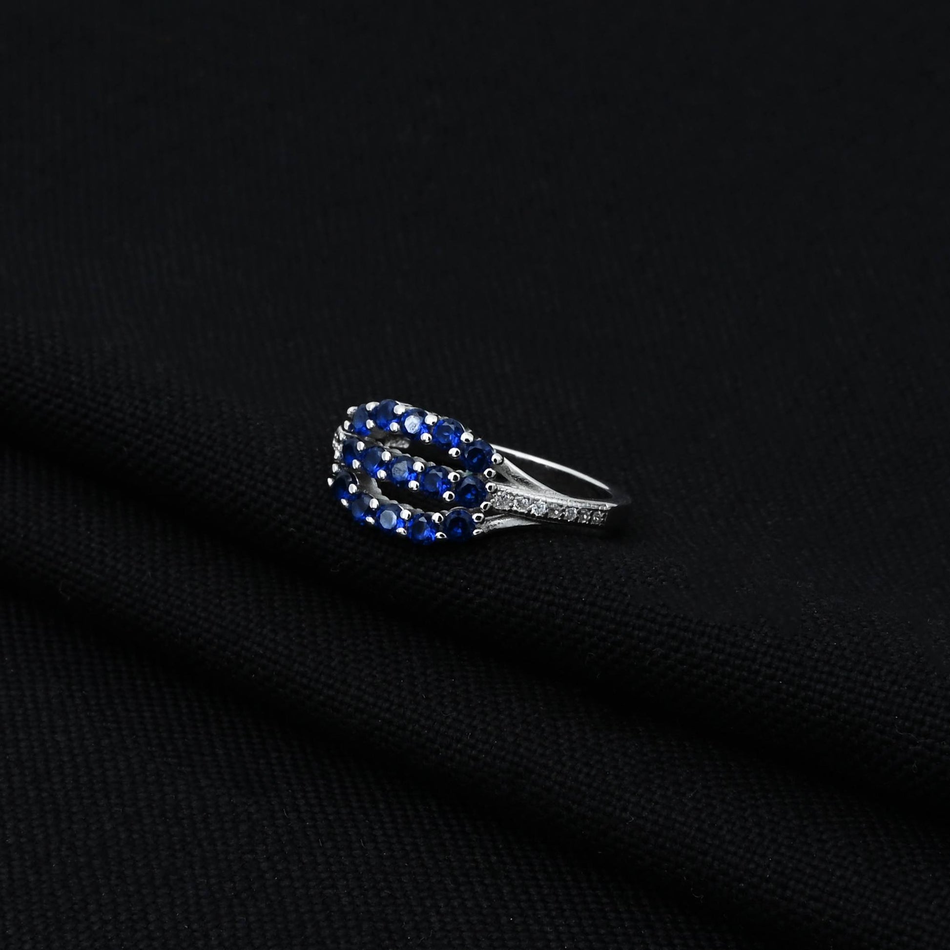 Delicate 925 silver ring with calming blue gemstones for a graceful touch.
